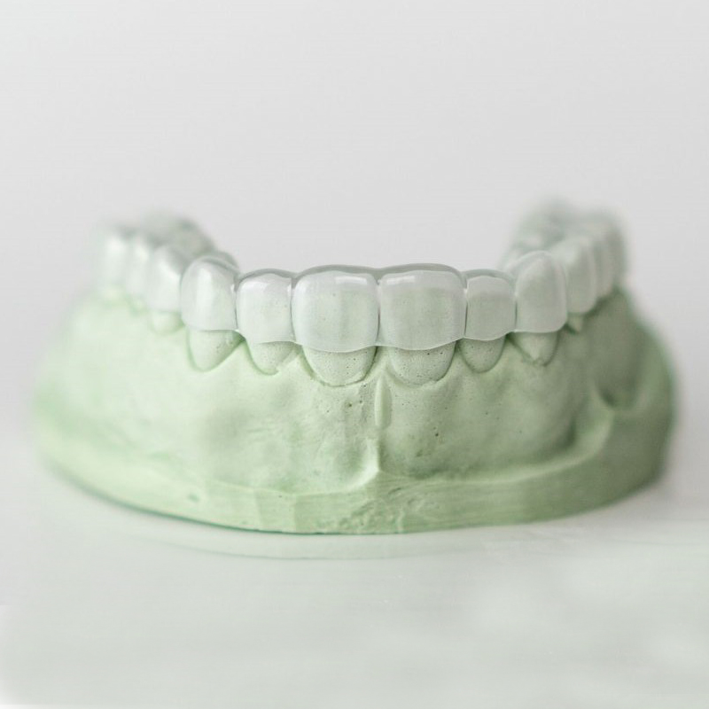 What are the precautions for wearing dentures?